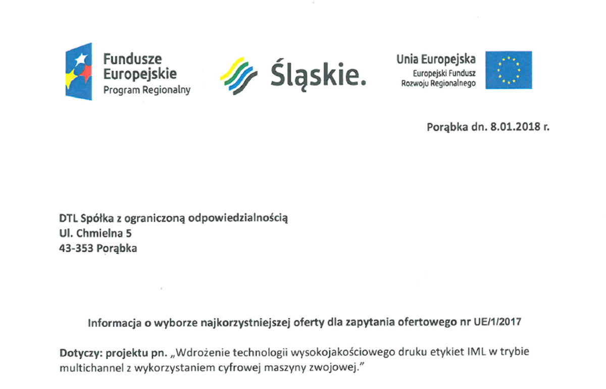 Obraz przedstawia
              proces druku UV na maszynie drukarskiej